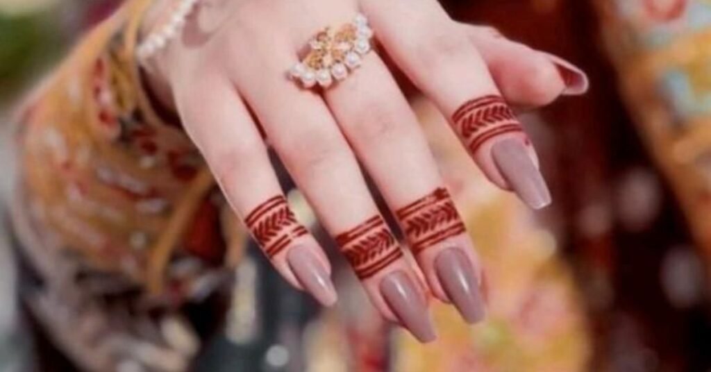 Royal Finger Mehndi Design