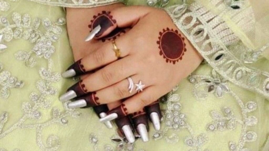Mehndi Design for College Girls