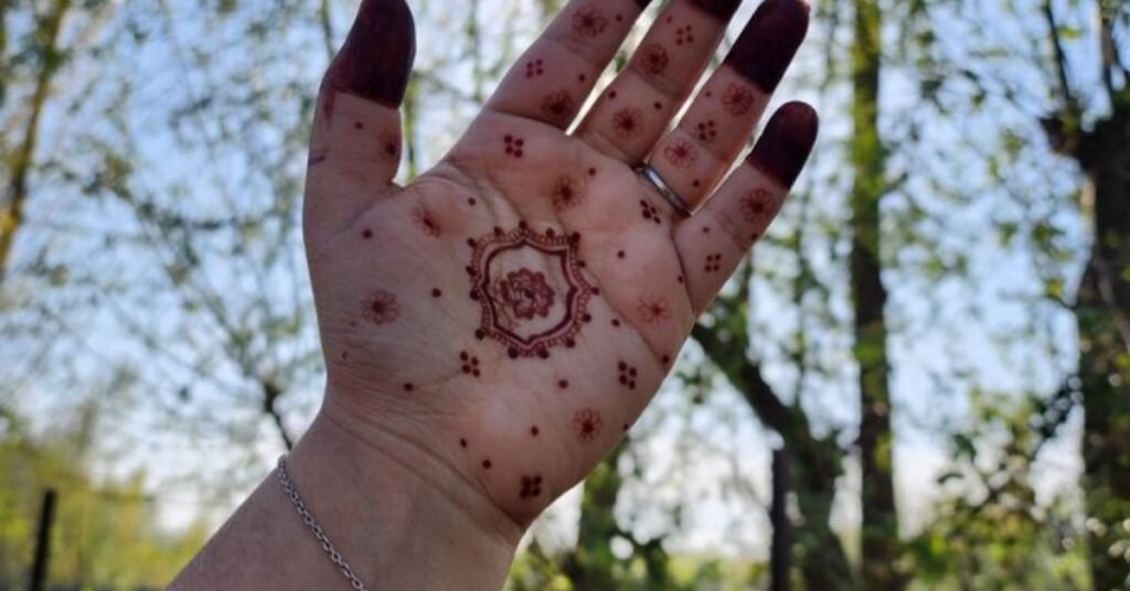 Front Side Mehndi Design Easy