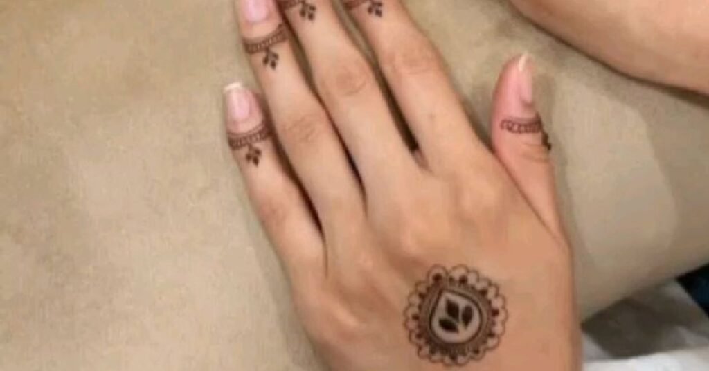 Simple Upper Hand Mehndi Design