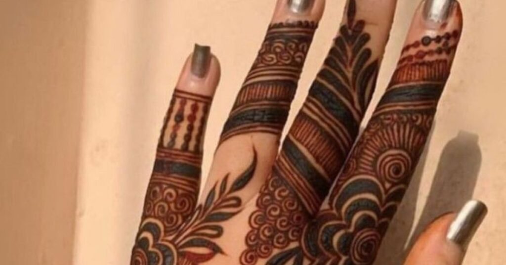 Arabic Finger Mehndi Design