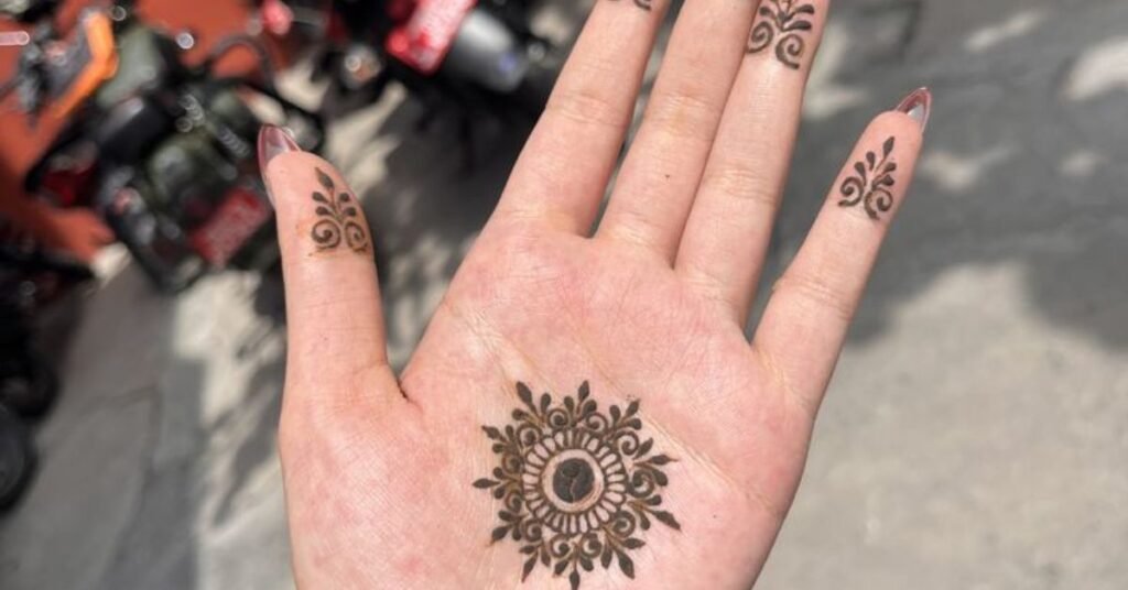 Minimal Bridal Mehndi Designs
